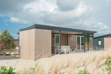 4-Personen Ferienhaus Comfy lodge with combi-microwave, near the beach