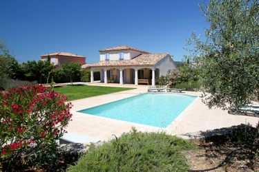6-persoons vakantiehuis Villa + swimming pool