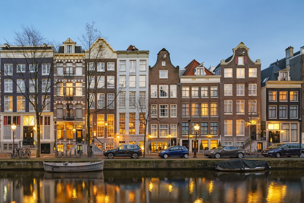Ambassade Hotel
