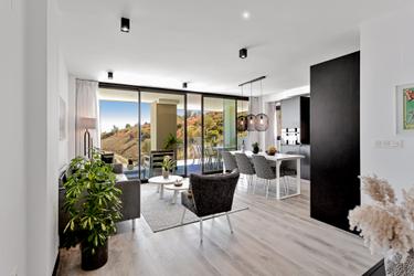 4-person apartment with pool side