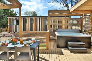 6-persoons bungalow Cabane Luxe 4 pièces 6 personnes Climatisée + Jacuzzi