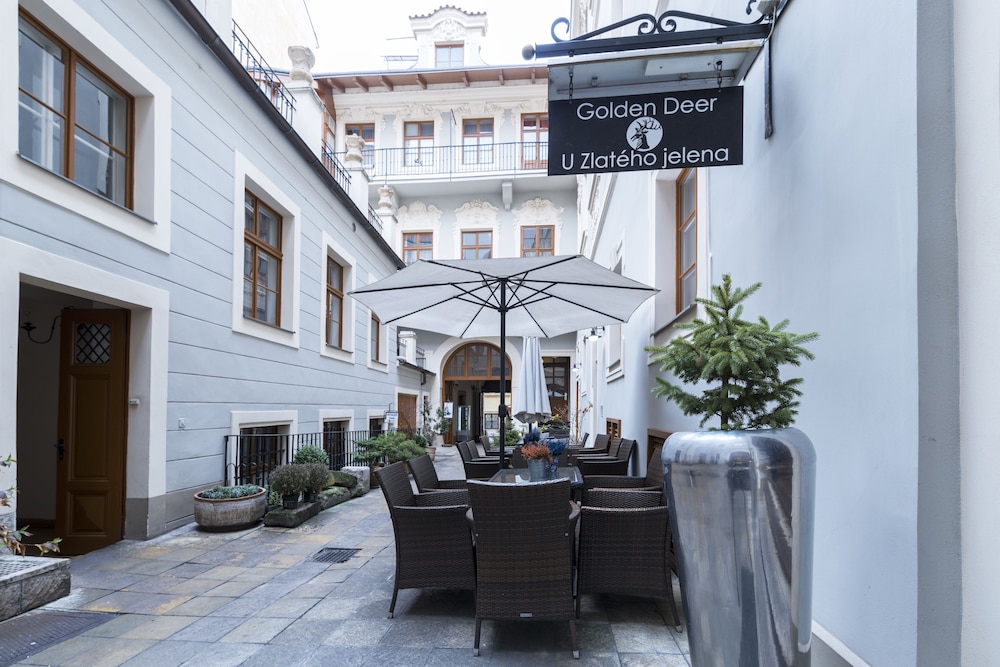 Hotel U Zlateho Jelena