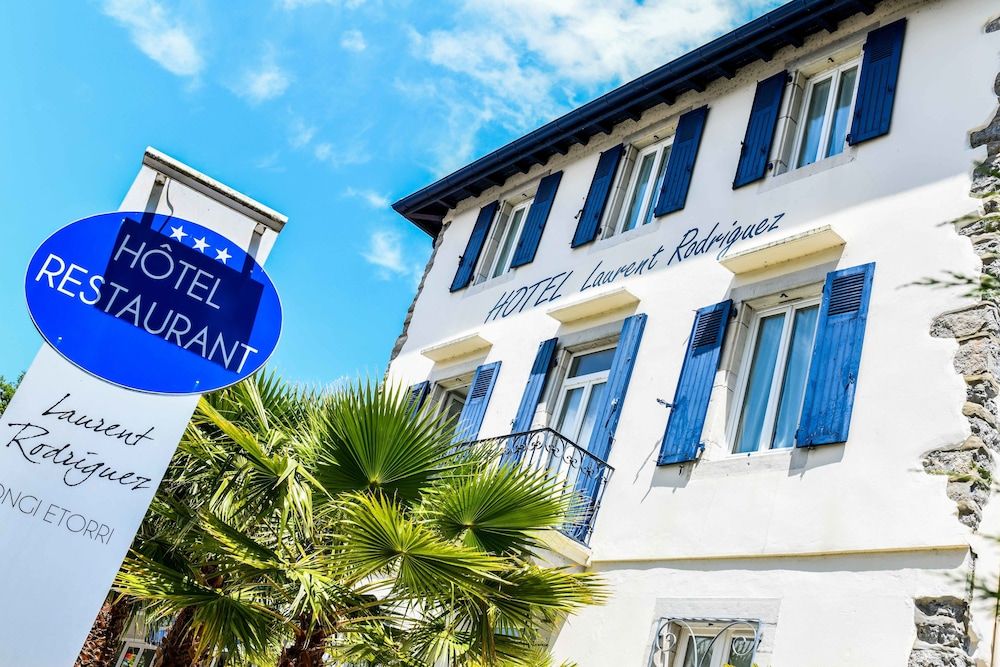 Logis Hôtel & Restaurant La Villa Bleue.