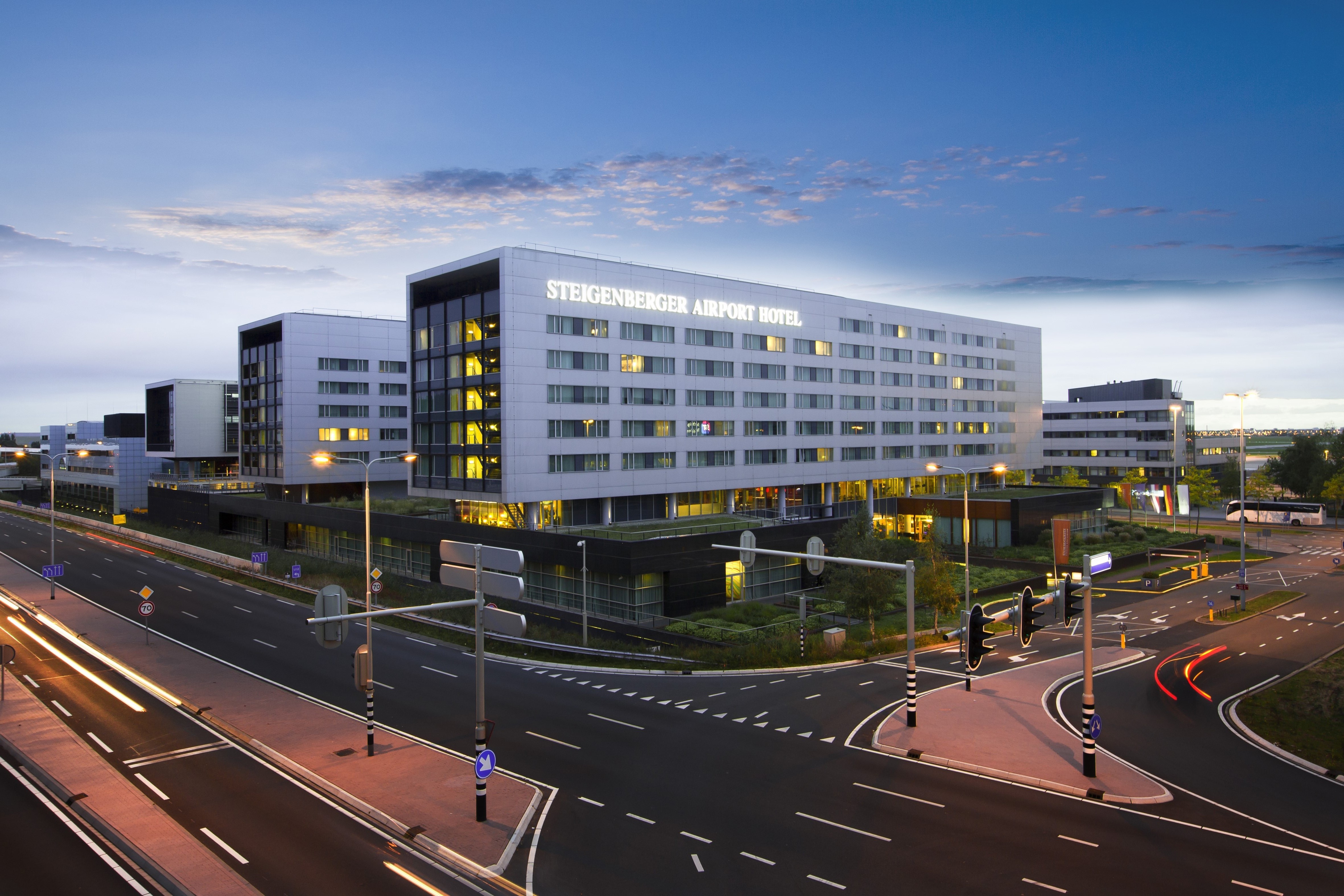 Steigenberger Airport Hotel Amsterdam <br/>60.00 ew <br/> <a href='http://vakantieoplossing.nl/outpage/?id=585ba6743f0a88dbcc2b200534a2b68c' target='_blank'>View Details</a>