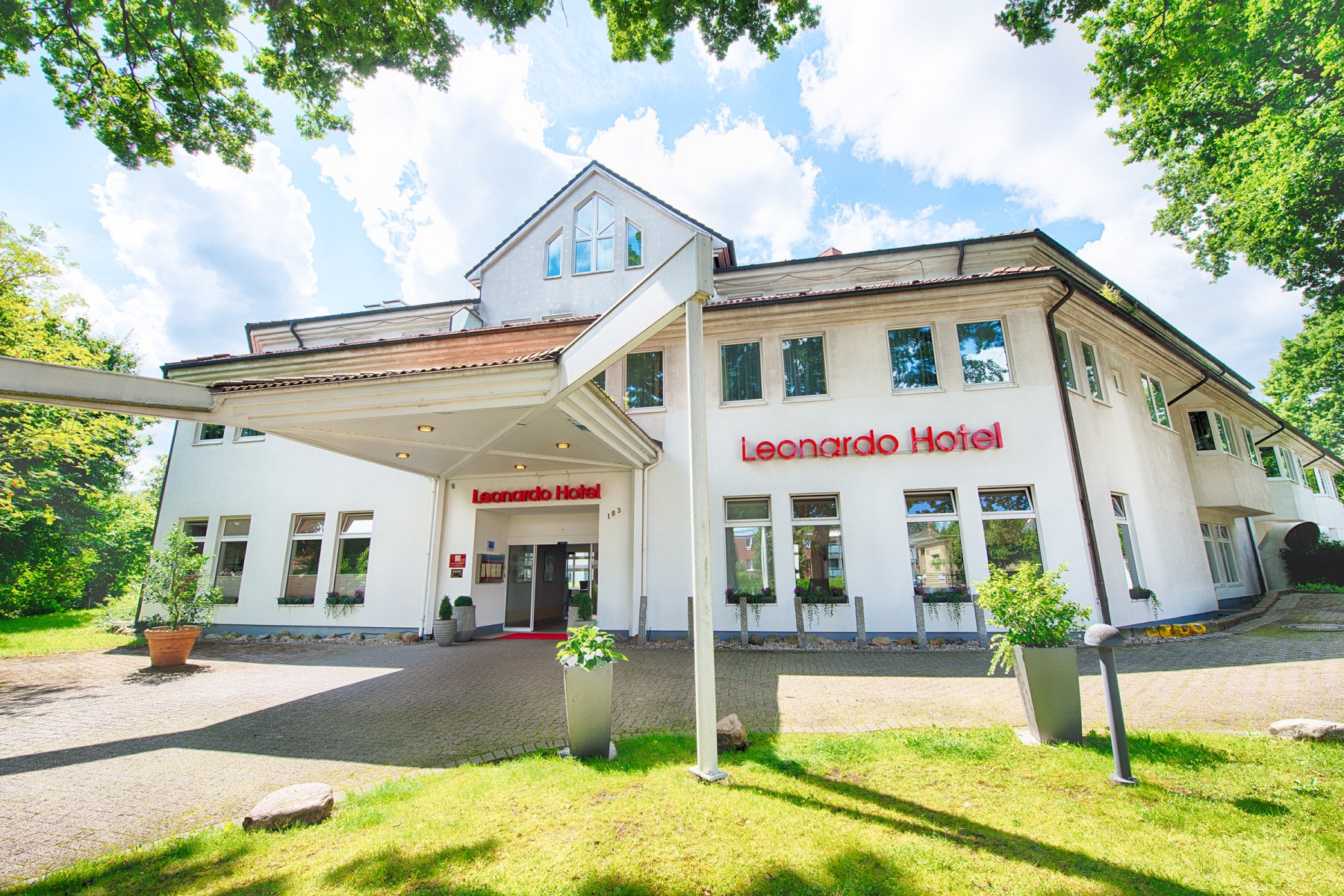 Leonardo Hotel Hamburg Airport <br/>66.67 ew <br/> <a href='http://vakantieoplossing.nl/outpage/?id=72b774ed43f7079e5e3bfbc516ac91a3' target='_blank'>View Details</a>