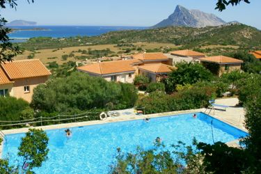 4-persoons bungalow Comfortable apartment with sea view and balcony or terrace