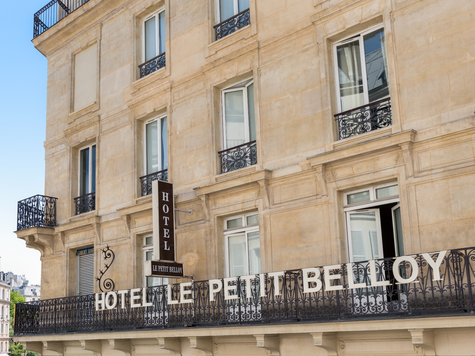 Petit Belloy Saint Germain Hotel <br/>94.44 ew <br/> <a href='http://vakantieoplossing.nl/outpage/?id=45d669bca7274d9fe8b9ccc3c747c1fa' target='_blank'>View Details</a>