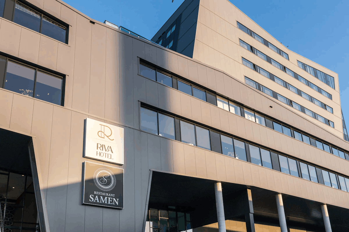 Riva Hotel.