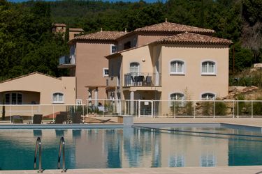 6-persoons bungalow Beautiful apartment with AC, near Lac de Saint-Cassien