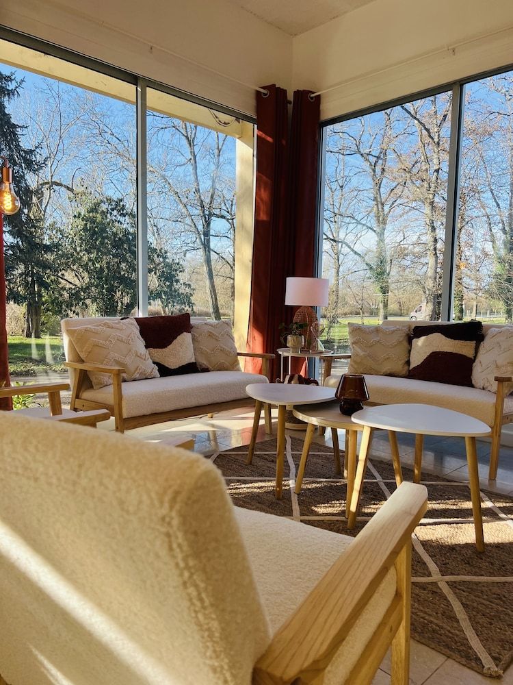 Motel Les Broussailles.