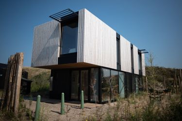 6-persoons bungalow Modern, trendy Nature theme lodge, just 100 m. from the sea