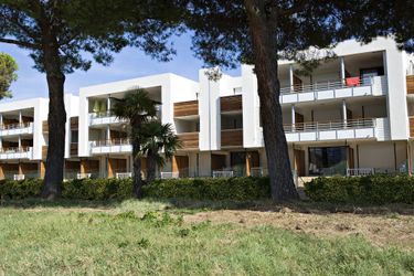 6-persoons bungalow Luxury apartment with large terrace located on a marina