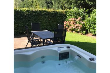 4-Personen Ferienhaus Koningshoeve Jacuzzi