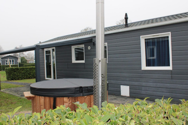 4-person Chalet Type B Comfort Hottub