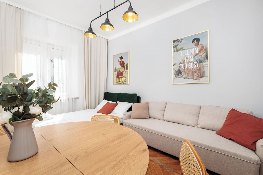 Retro Glamour by Upstairs