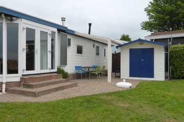4-person Chalet Basis aan het water