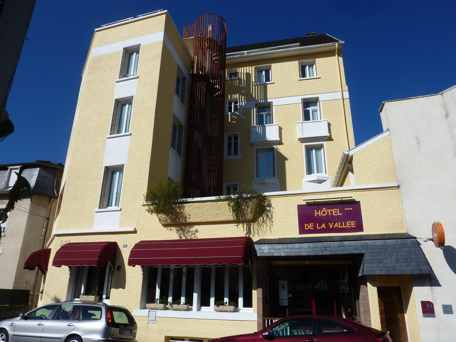 Hotel de la Vallee <br/>53.00 ew <br/> <a href='http://vakantieoplossing.nl/outpage/?id=14826f595c93334f063b0de56ca6b0b2' target='_blank'>View Details</a>