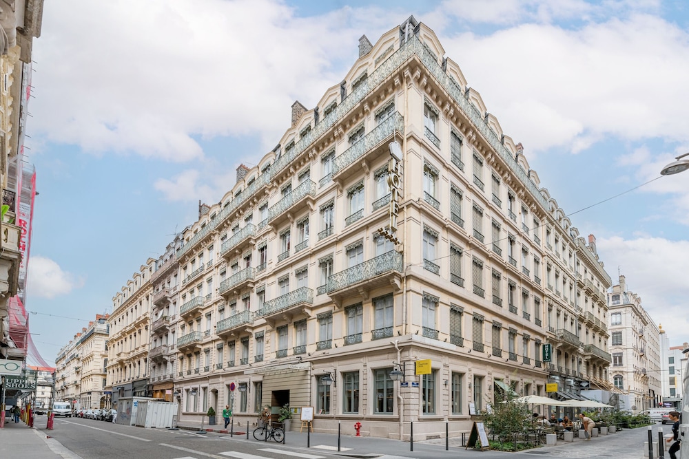 Globe et Cecil Hôtel