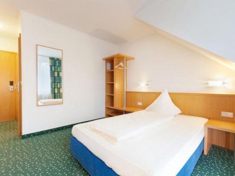TRYP Hotel Celle <br/>68.89 ew <br/> <a href='http://vakantieoplossing.nl/outpage/?id=7360c1b060e3d91da646027c179f4518' target='_blank'>View Details</a>