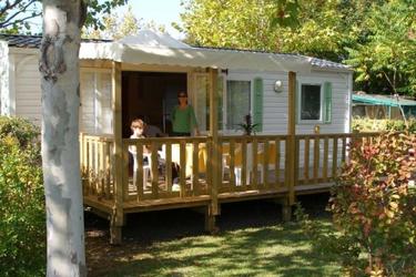 6-Personen Mobilheim Mobile-home 30m² + semi-covered wooden terrace 12m² 4/6 pers (max 4 adults)