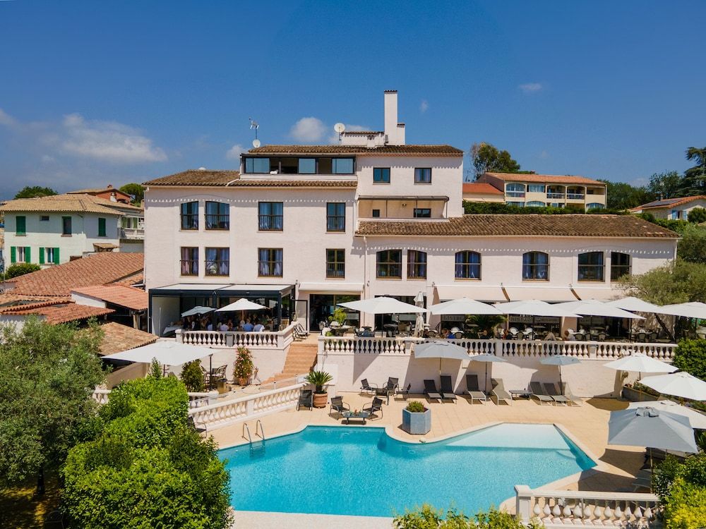 Hotel Perla Riviera.