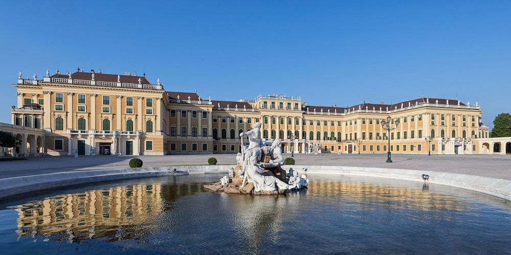 Schloß Schönbrunn Grand Suite.