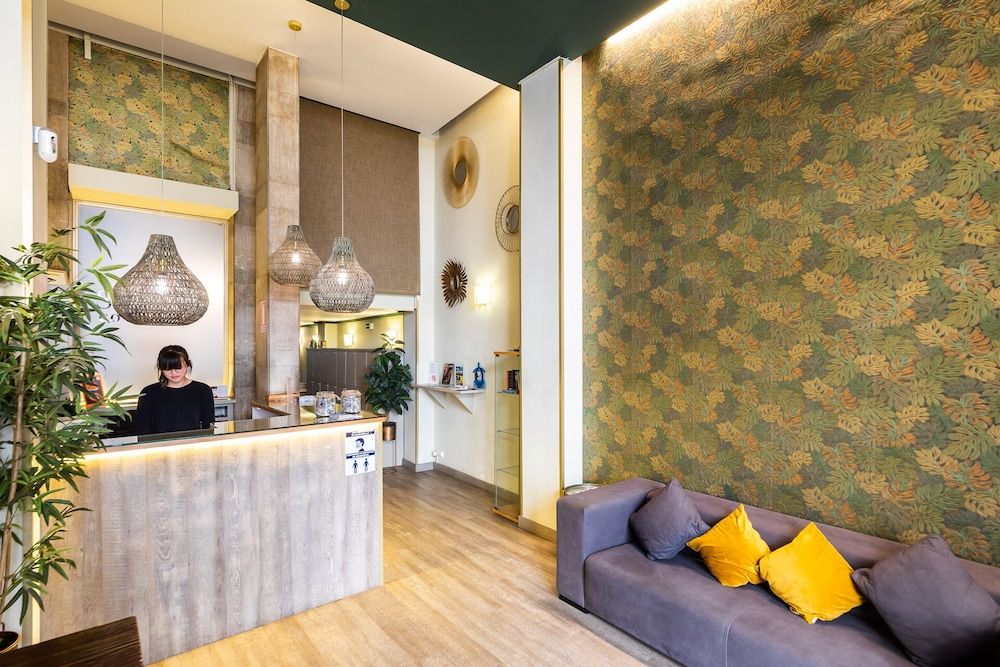 Sweet Hotel Continental.