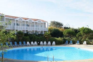 3-persoons bungalow Apartment with a view on the pool or see near Fort Boyard