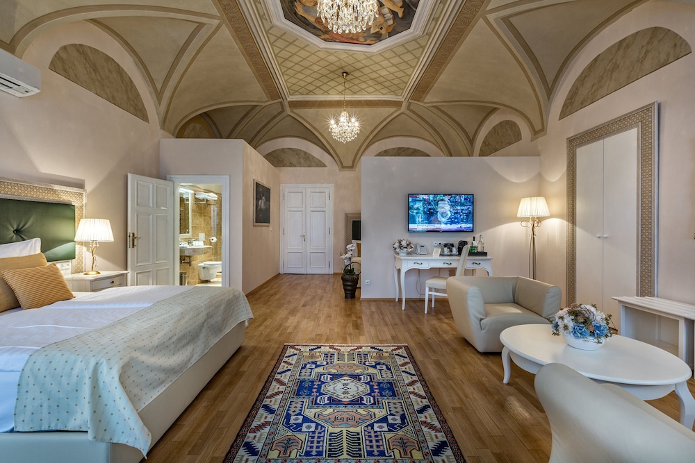 Little King Hotel U Malvaze
