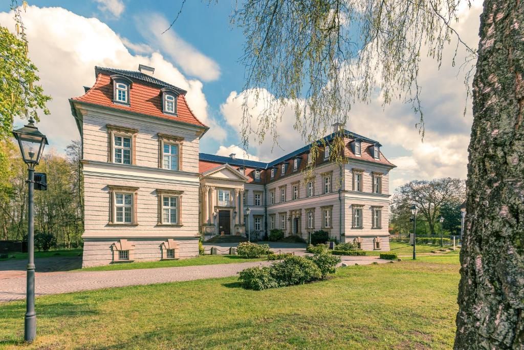 Sunday Hotel Schloss Neustadt Glewe
