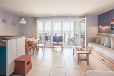 7-Personen Ferienwohnung - 1 bedroom + 1 sleeping alcove - Terrace or balcony - Open sea view - Seafront