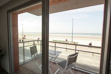 6-persoons bungalow Modern beachside apartment in Bray-Dunes close to De Panne