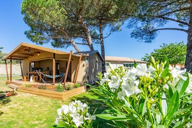 4-persoons Safaritent Cabane Cotton Confort 32m² - 2 bedrooms + covered terrace