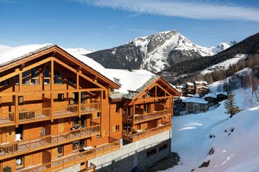 4-person cottage Modern apartment near the ski lift in an authentic village