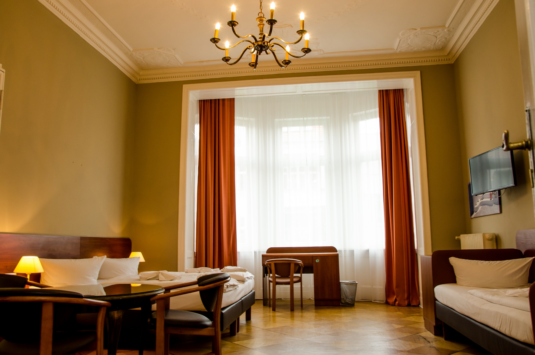 Hotel Astrid am Kurfürstendamm <br/>76.67 ew <br/> <a href='http://vakantieoplossing.nl/outpage/?id=2fb9470a0c1b8ef910f9ba72a46dff03' target='_blank'>View Details</a>