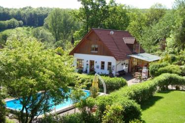 3-persoons bungalow Cozy apartment with oven, located in the green Bruchttal