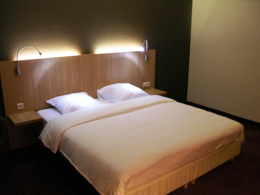 Euro Capital Brussels Midi Hotel <br/>60.06 ew <br/> <a href='http://vakantieoplossing.nl/outpage/?id=c0bfec8ac07bc4d62d2cec4275242ecd' target='_blank'>View Details</a>