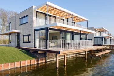 6-Personen Ferienhaus Luxury villa with jetty, at the Veerse Meer