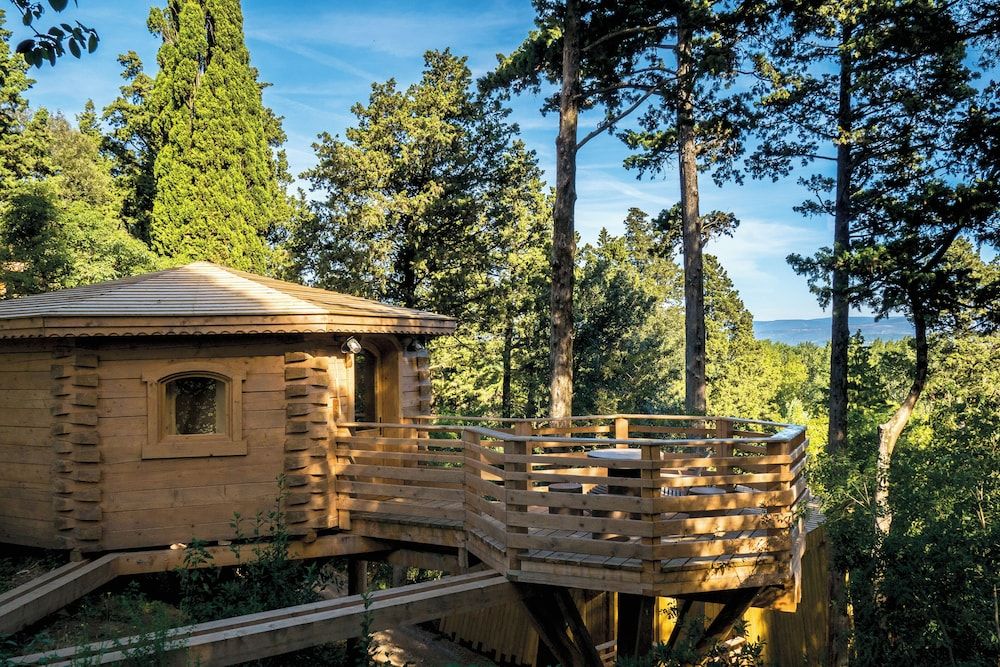Hotel Les Cabanes Dans Les Bois