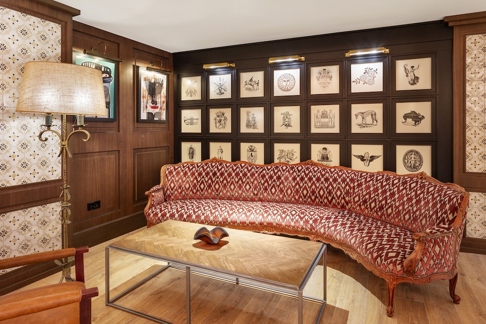 H10 Corregidor Boutique Hotel