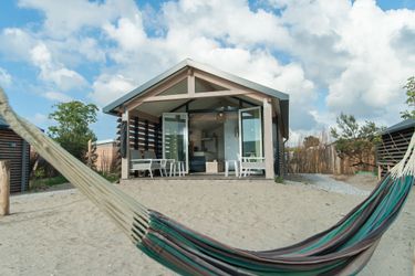 4-Personen Ferienhaus Comfortable lodge with hammock, near the beach