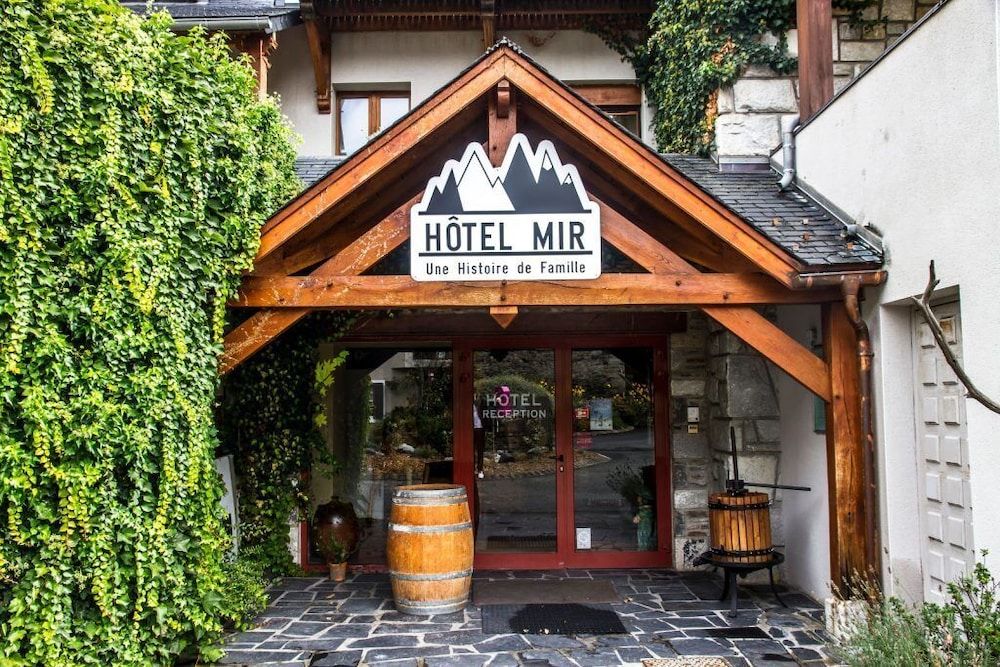 Hotel Mir.