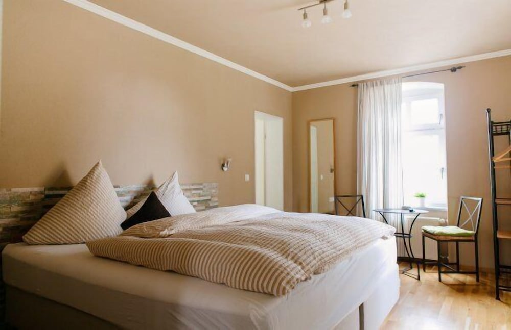 Landhotel Airport Inn