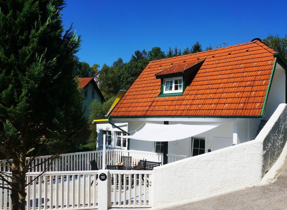 Ferienhaus BLACK & WHITE.