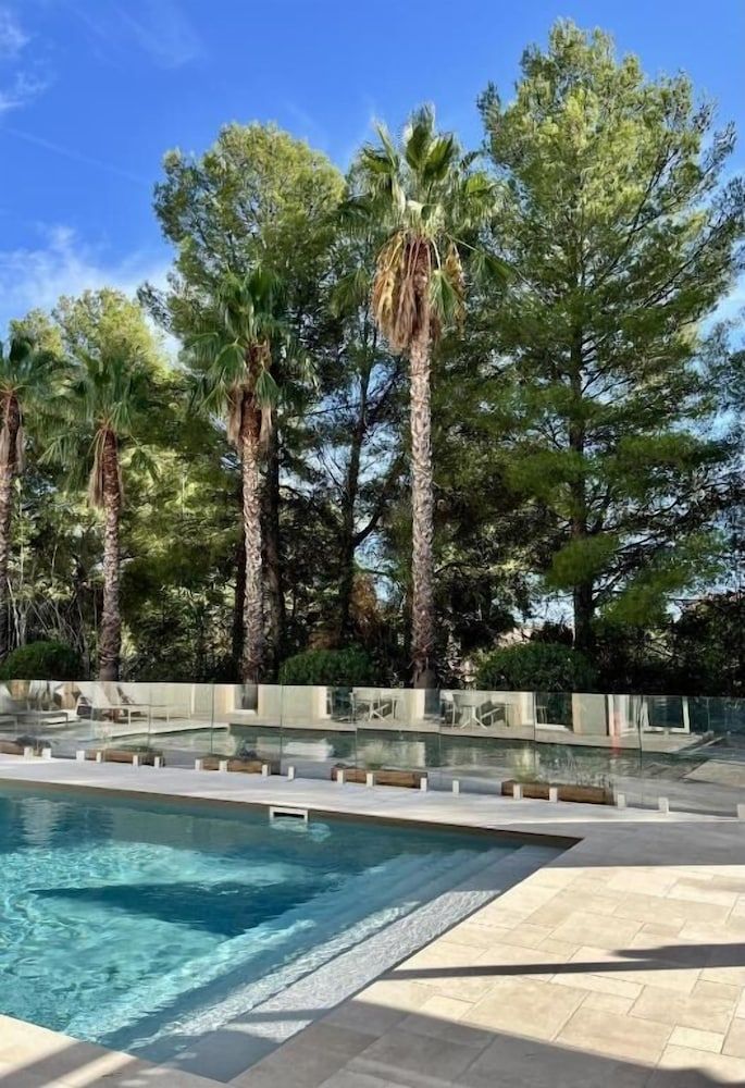 Logis Hôtel de Port d'Alon.