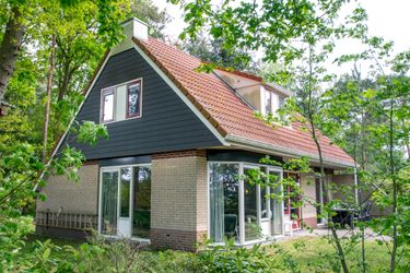 10-persoons bungalow Cozy house with garden, close to De Lemelerberg