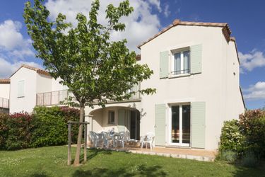 4-persoons bungalow Attached house with terrace or loggia located in Languedoc