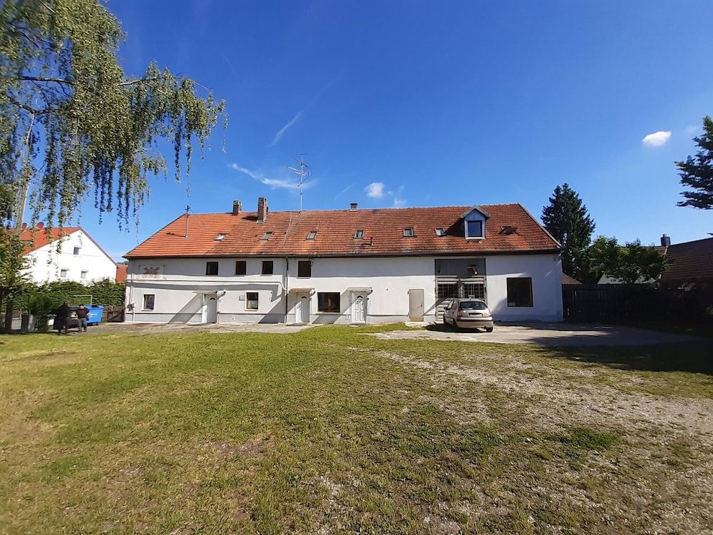 2-Rent Group Hostel Rooms&Apartments EVE168.