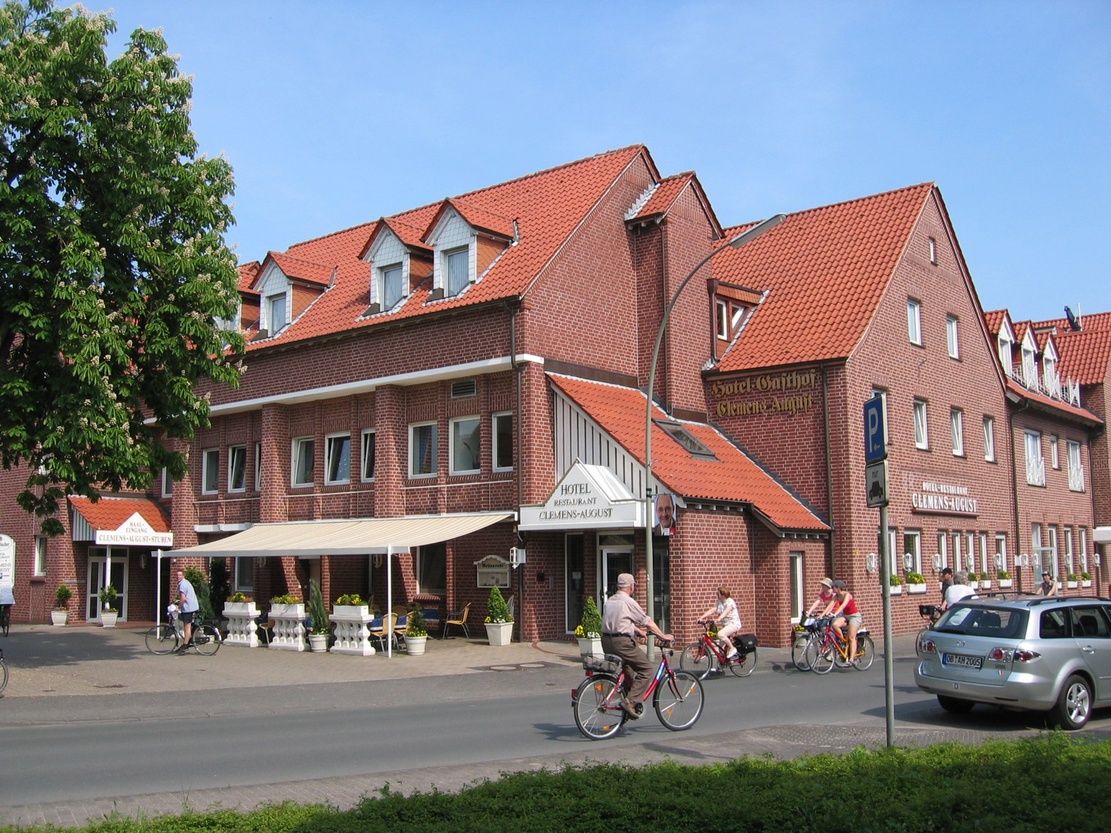 Hotel Restaurant Clemens August <br/>124.00 ew <br/> <a href='http://vakantieoplossing.nl/outpage/?id=ccf0f2283870d82a70fca949e0cae869' target='_blank'>View Details</a>
