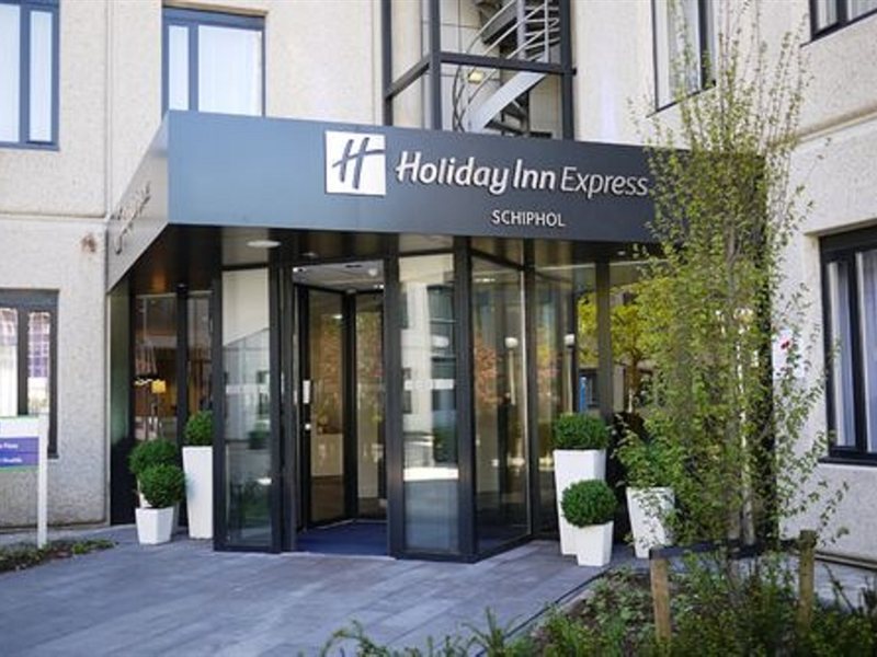 Holiday Inn Express Amsterdam - Schiphol <br/>61.11 ew <br/> <a href='http://vakantieoplossing.nl/outpage/?id=1d813523142a224f987a39d42cffcfed' target='_blank'>View Details</a>